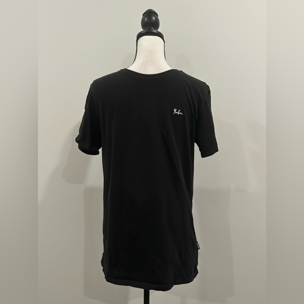 Non Grada Streetwear Tee